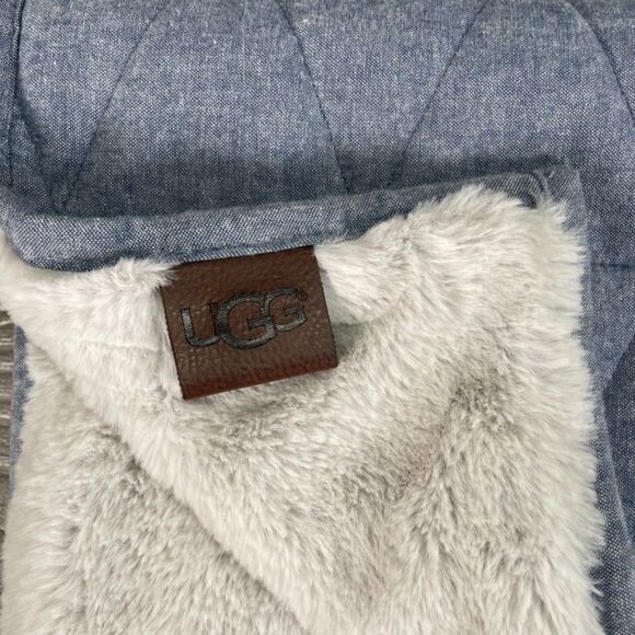 UGG Grey Blue Pillowcase Sham Faux Fur Geometric Triangle Standard Size 20 x 26" - Picture 2 of 11